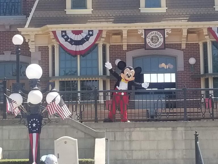Best Rides at Disneyland Mickey Welcome