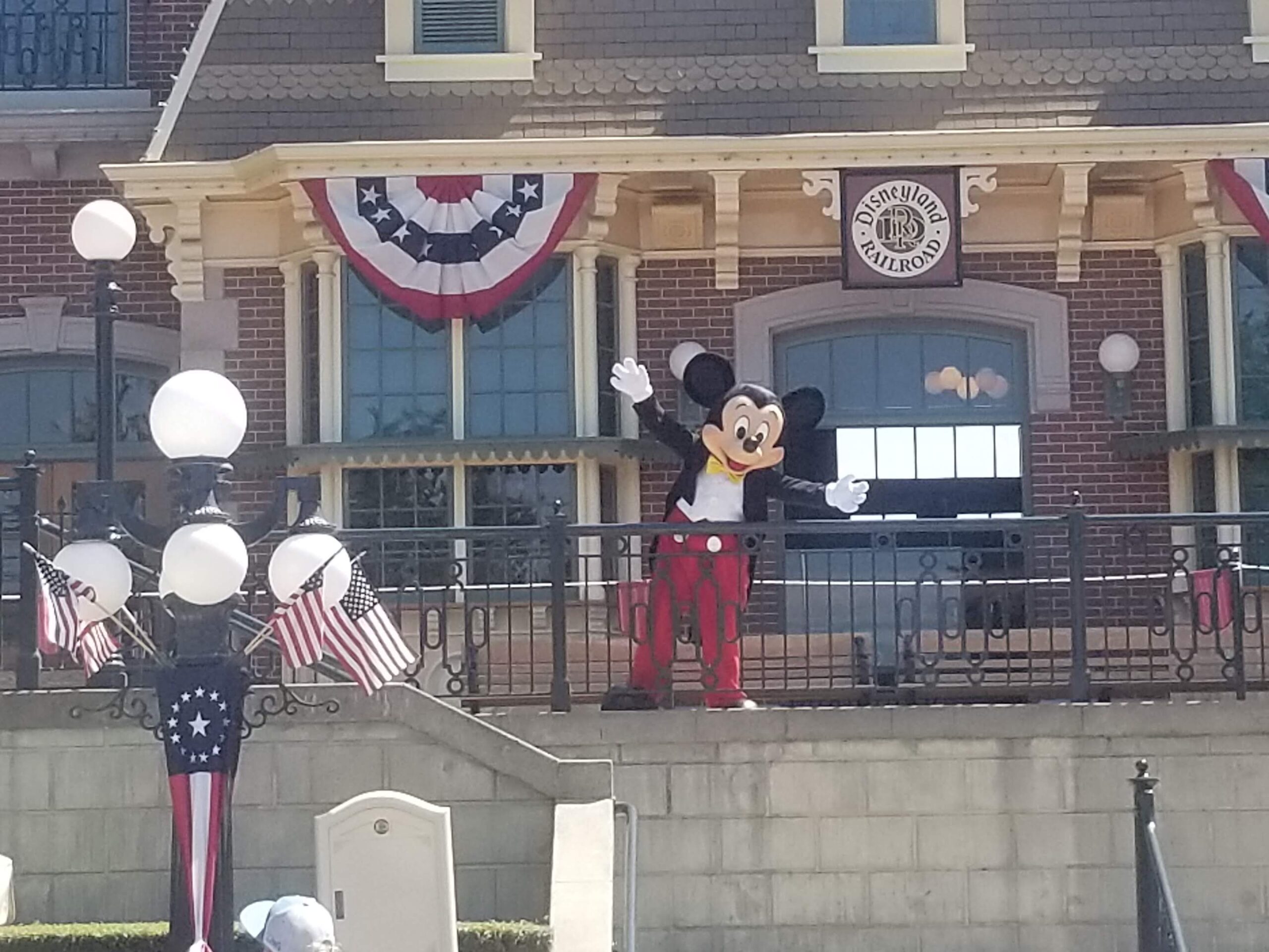 Best Rides at Disneyland Mickey Welcome